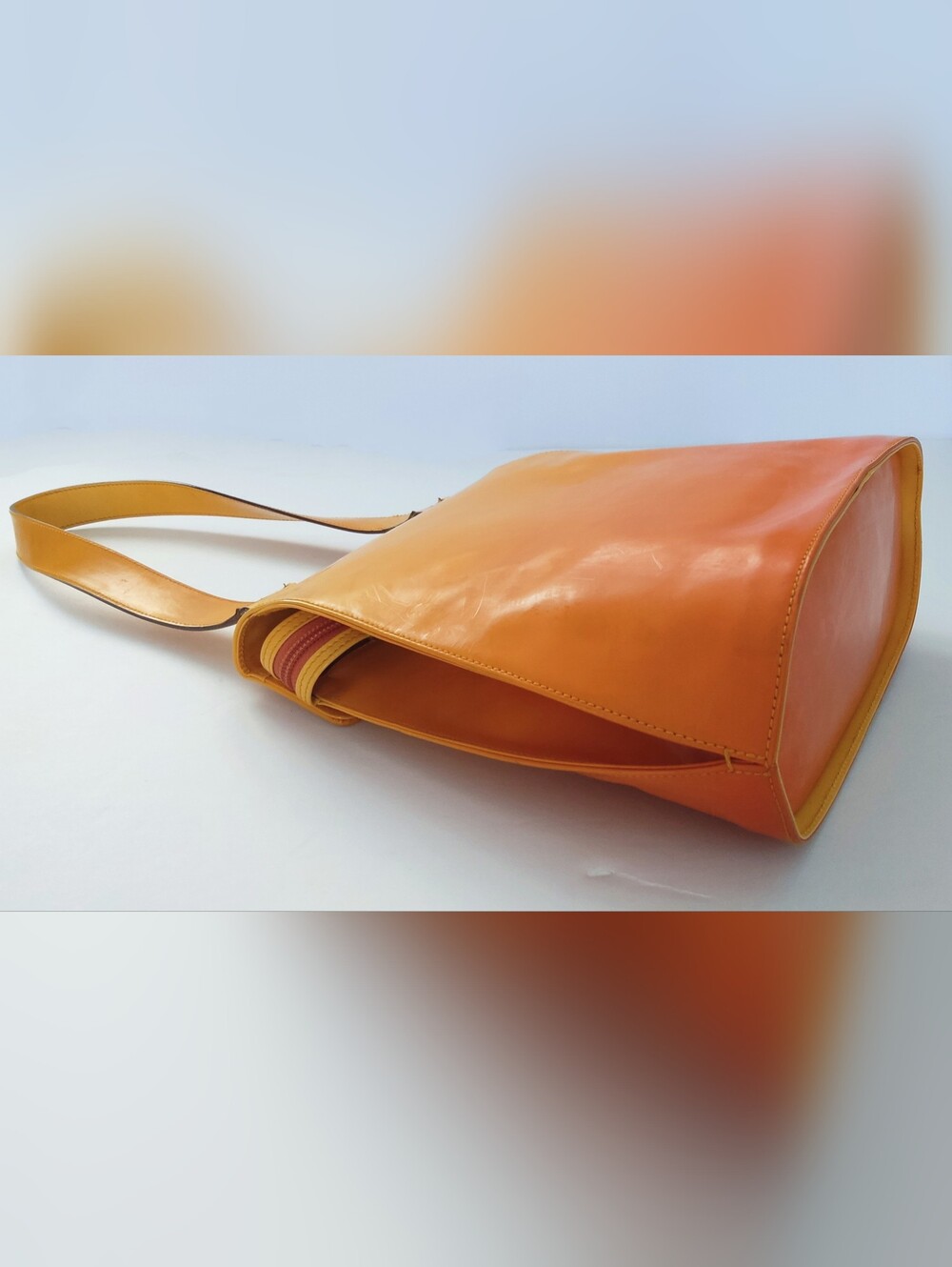 Salvatore Ferragamo Orange Gradient Italian Made Shoulder Bag. Pre-owned. - Picture 4 of 11